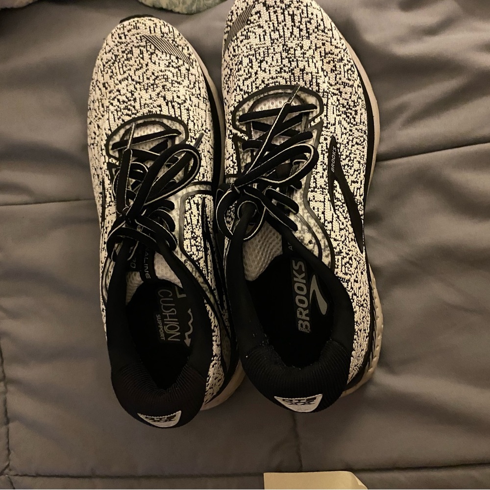 Brooks sneakers women’s size 11